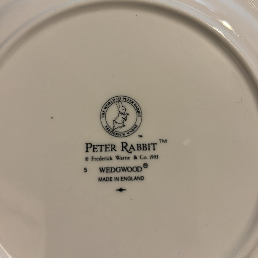 Peter Rabbit Wedgewood Plate 1993 - Picture 3 of 6